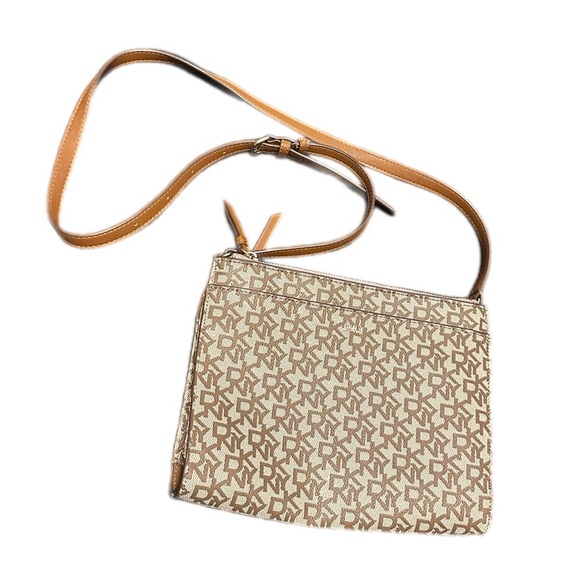 DKNY BRYANT PARK TZ Double Zip Crossbody Bag Cream/Tan